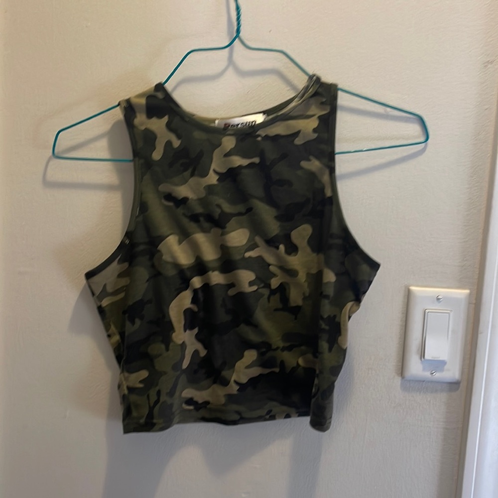 camo crop top
